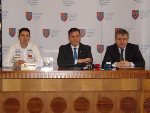 Mani Gyenes1