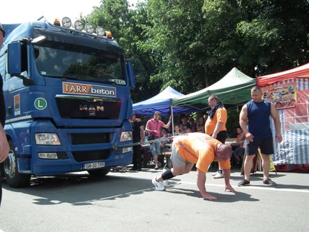 strong man2