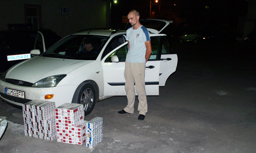 880 pachete de ţigări descoperite în maşina unui tânăr