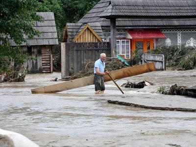 Pagube enorme produse de inundaţii