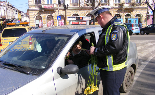 Flori pentru şoferiţele din Satu Mare
