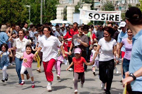 Un copil de 8 ani participă marţi la Maratonul Apei