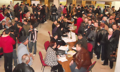 Puhoi de oameni la bursa locurilor de muncă