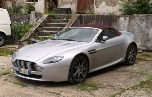 Aston Martin furat din Italia descoperit la Satu Mare