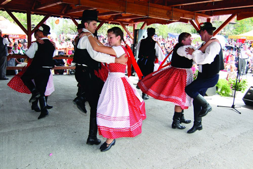 Festivalul Folcloric al Naţionalităţilor, duminică, la Bogdand