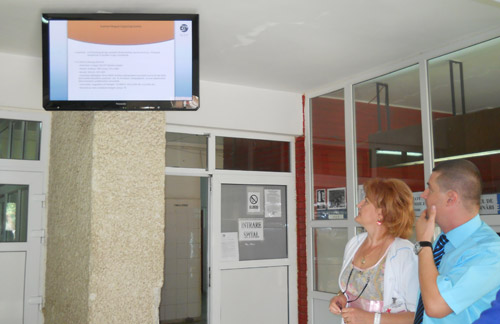Monitoare de informare în holuri și televizoare în saloane, la Spitalul Județean