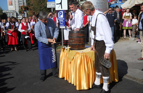 Sathmarer Oktoberfest – Ilyes mai tare ca primarul din Munchen! (foto)