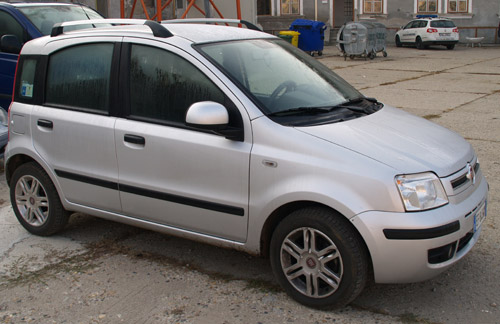 La drum cu permisul de conducere fals şi maşina furată