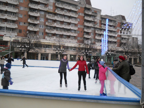 Pregătiţi-vă patinele: vom avea din nou patinoar artificial în Centrul Nou!