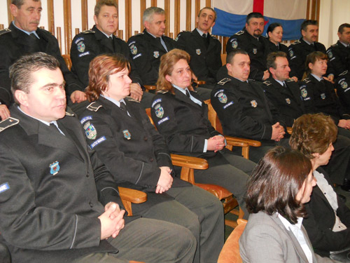 Poliţiştii locali – insuficienţi faţă de numărul prevăzut în organigramă