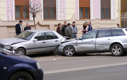 Tamponare în lanț, cu cinci mașini avariate