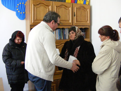 Senatorul Valer Marian şi-a donat indemnizaţia pe luna februarie unor familii nevoiaşe