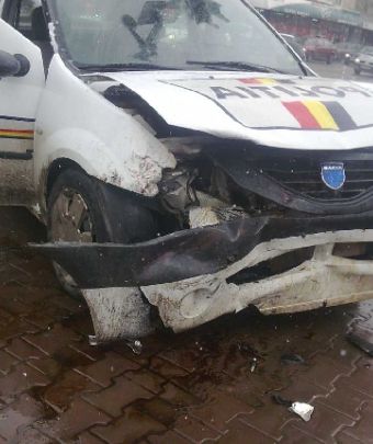 Mașină a Poliției implicată într-un accident între Turulung și Drăgușeni