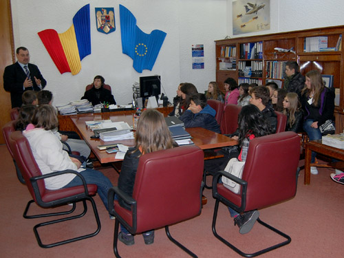 Elevii de la Şcoala Generală „Lucian Blaga”, în vizită la Consiliul Judeţean