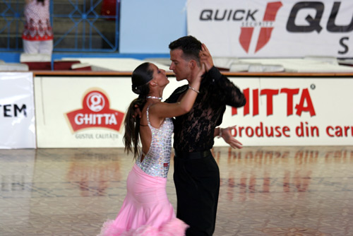 Dansatorii de la Royal Dance Club au dominat concursul de la Baia Mare