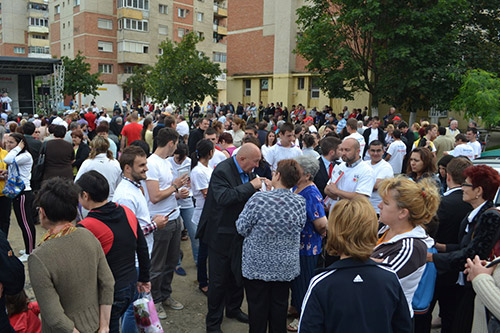 Dr. Dorel Coica în mijlocul sătmărenilor