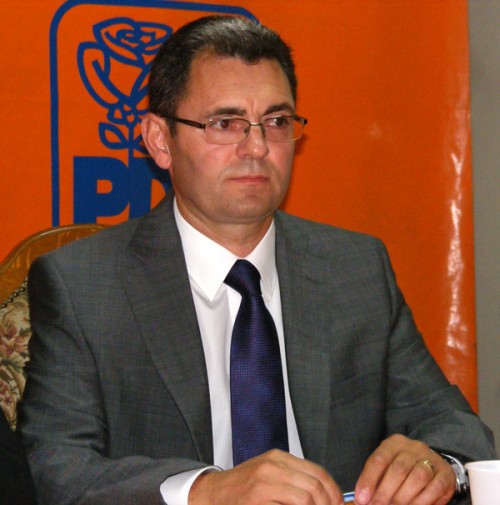 Petre Mureşan susţine că puterea încearcă să destabilizeze opoziţia