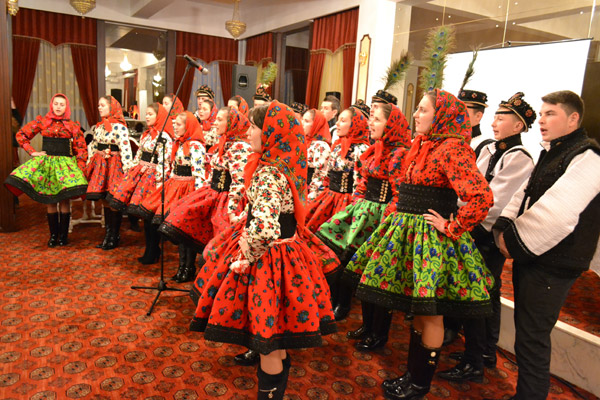 Elevii negreşteni, învăţaţi cum să-şi promoveze cultura şi tradiţiile