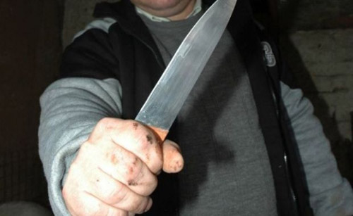 Poliţişti ameninţaţi cu cuţitul, în Acâş