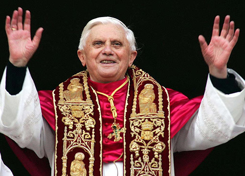 Papa Benedict al XVI-lea a demisionat
