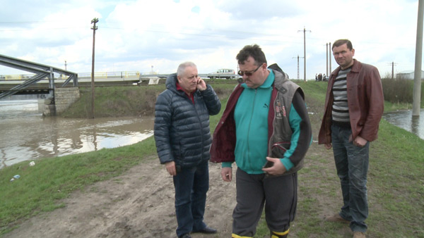 Eugeniu Avram a cerut menţinerea supravegherii digurilor de pe râul Crasna