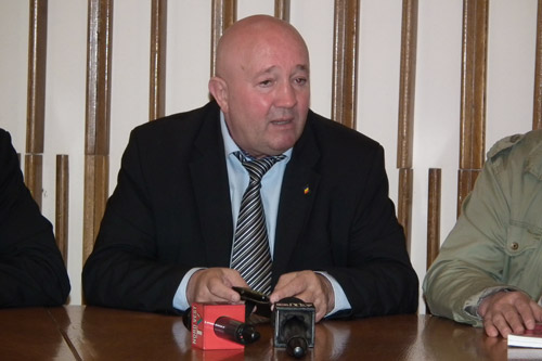 Coica: „Mă ofer ca mediator în acest ping-pong politic”
