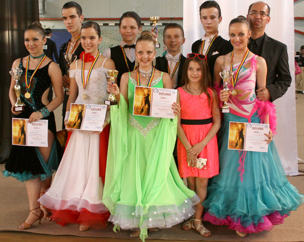 Cinci medalii de aur pentru dansatorii de la „Royal Dance Club”
