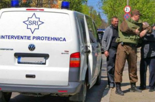 Un individ a DETONAT o BOMBĂ în sala de examen