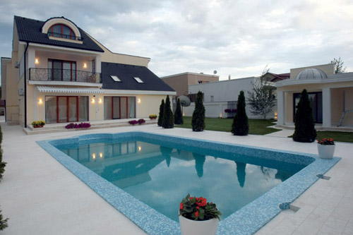 Piscinele certezenilor lasă Negreştiul fără apă