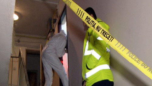 Cadavrul unui bărbat mort de de două săptămâni, descoperit în Micro 16