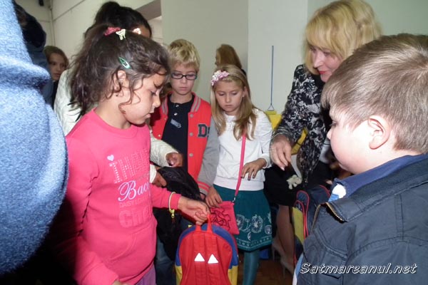 Peste 200 de ghiozdane oferite de PNL Satu Mare copiilor aflaţi în dificultate