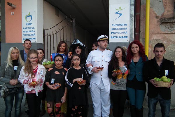 Tinerii Mișcării Populare au sărbătorit într-un mod inedit Halloweenul (foto)