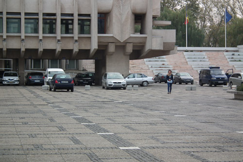 Primarul nu este de acord cu parcarea gratuită pentru consilierii judeţeni