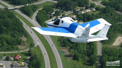 Vezi cum arată prima maşină zburătoare care va putea circula pe şosele