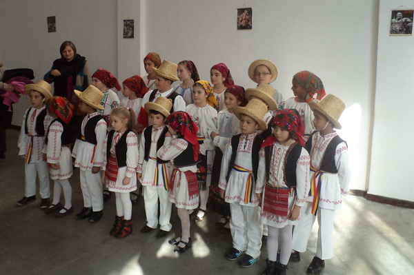 Spectacol după gratii