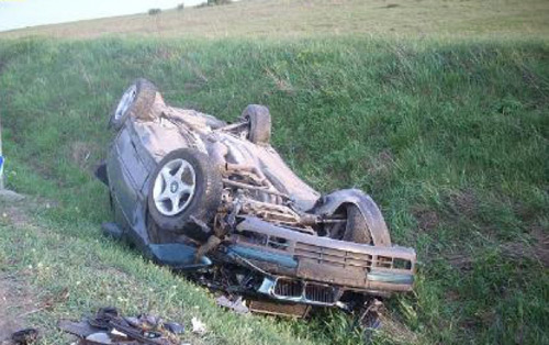 Trei persoane rănite grav, în două accidente de circulaţie