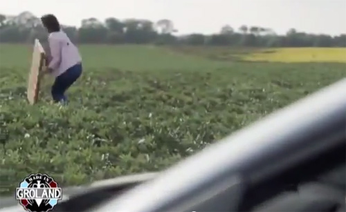 Cum să-ți faci treburile în natură fără să își dea nimeni seama (video)