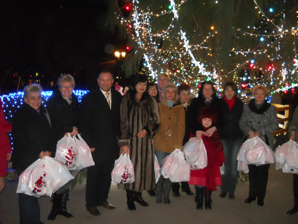 Organizaţia Municipală de Femei a PDL Satu Mare, a oferit daruri de Moş Nicolae