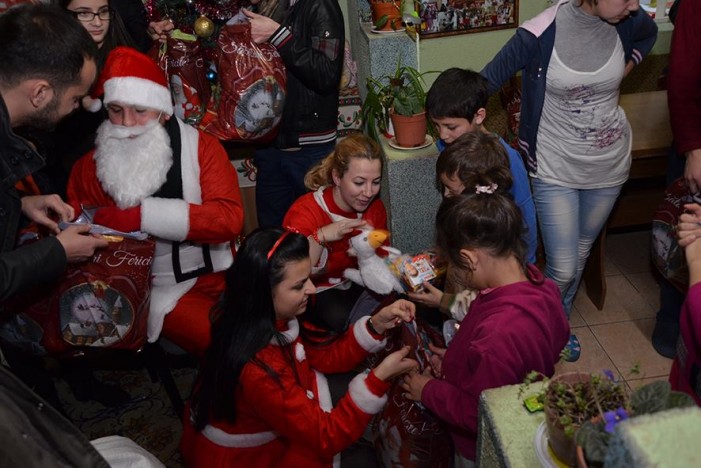 Moşul TDL a oferit cadouri copiilor instituţionalizaţi