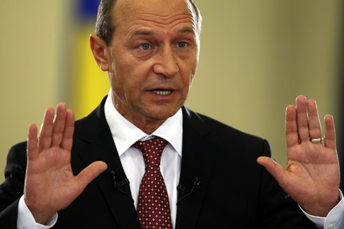 Băsescu: Voi promulga Legea referendumului pe 14 decembrie noaptea