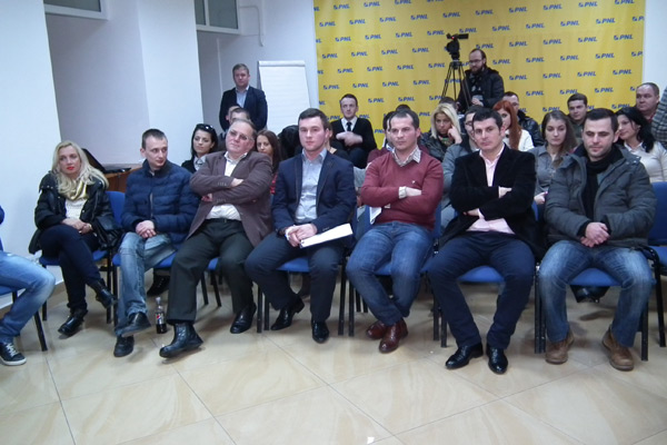 Seminar despre gazetărie şi politică, la sediul PNL Satu Mare