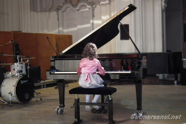 A început Concursul Naţional de pian „Prietenii muzicii”, ediţia 2014