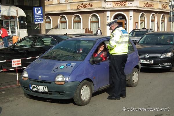 Şoferiţele „amendate” cu mărţişoare de poliţiştii sătmăreni (foto)