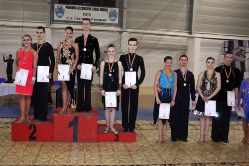 Dansatorii de la Royal Dance Club, pe podiumul concursului naţional de la Mediaş