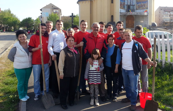 Tinerii social-democraţi au plantat puieţi în cartierul Carpaţi II