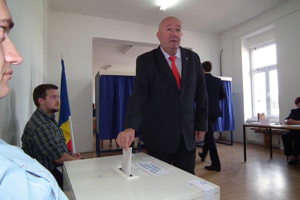 Politicienii judeţului votează (galerie foto)