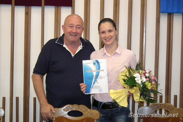 Spadasina Simona Pop, premiată de primarul Dorel Coica
