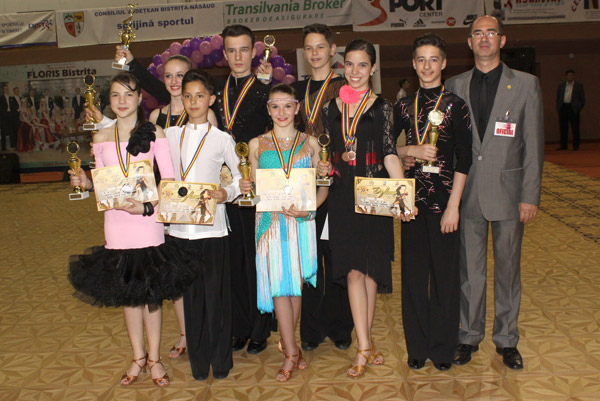 Opt medalii pentru “Royal Dance Club” Satu Mare la “Cupa Floris” de la Bistriţa