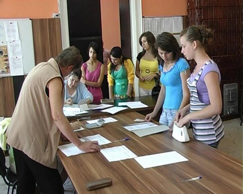 Absolvenţii de clasa a VIII-a se pot înscrie la licee până pe 9 iulie