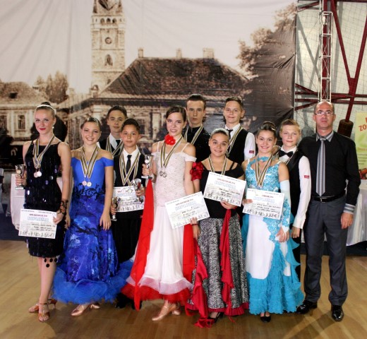 Dansatorii de la „Royal Dance Club” Satu Mare au cucerit 16 medalii la „Cupa Castanelor”